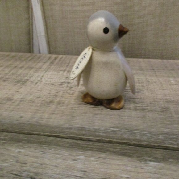 DCUK Duck Baby Emperor Penguin with flapping Wings - Picture 2 of 4